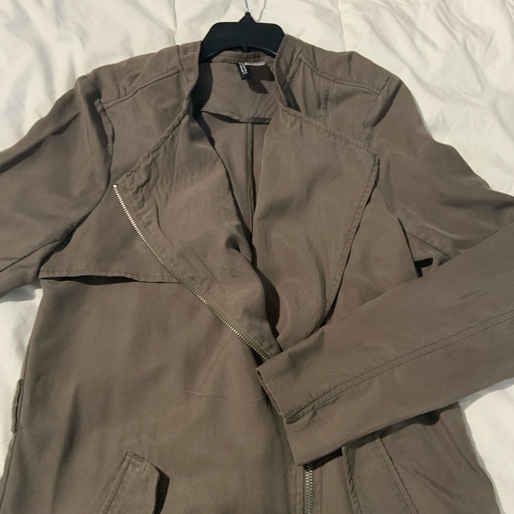 Military Style Full Length Light Jacket - Picture 4 of 9